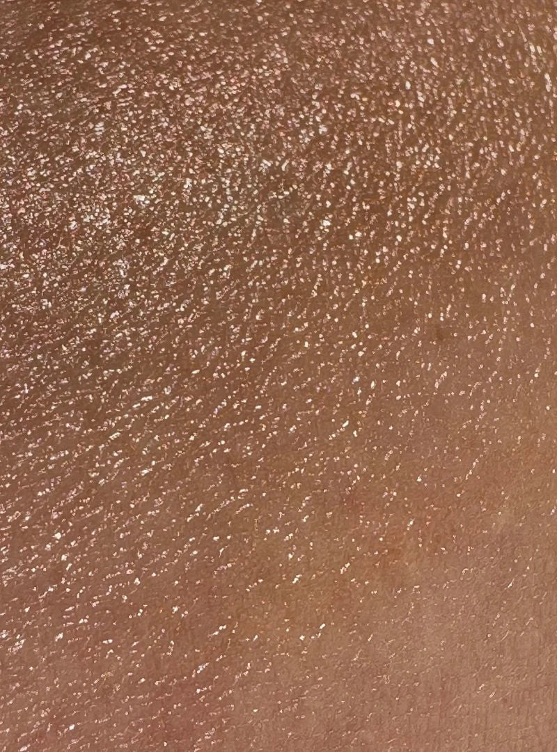 Close-up of a skin after applying By Valenti Estate a Barcola shimmering body oil showing a subtle sparkling on skin
